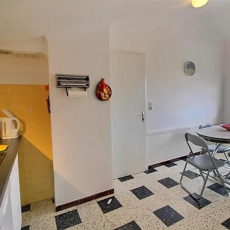 Meuble Trois Etoiles Au Premier Etage D'une Maison Typique Apartment *