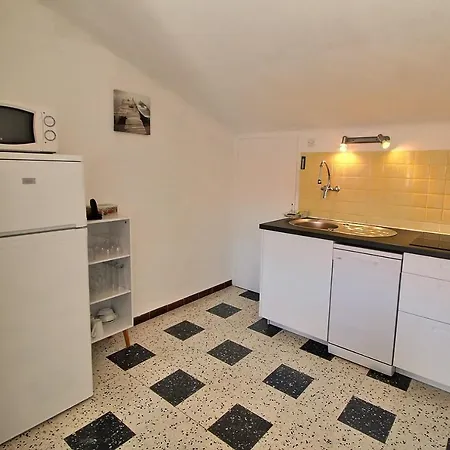 Meuble Trois Etoiles Au Premier Etage D'une Maison Typique Saint-Cyprien (Pyrenees-Orientales)