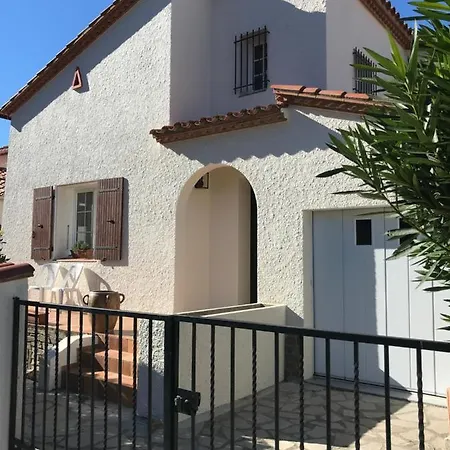 Meuble Trois Etoiles Au Premier Etage D'une Maison Typique Lejlighed Saint-Cyprien (Pyrenees-Orientales)
