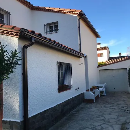 Meuble Trois Etoiles Au Premier Etage D'une Maison Typique Saint-Cyprien (Pyrenees-Orientales)