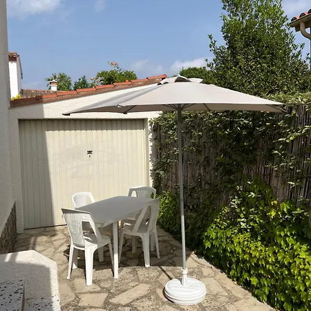 Lejlighed Meuble Trois Etoiles Au Premier Etage D'une Maison Typique